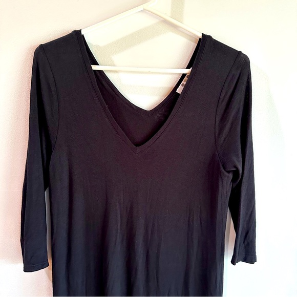 Super Flattering and Comfortable Three Dots Stretch Dress - Picture 4 of 7